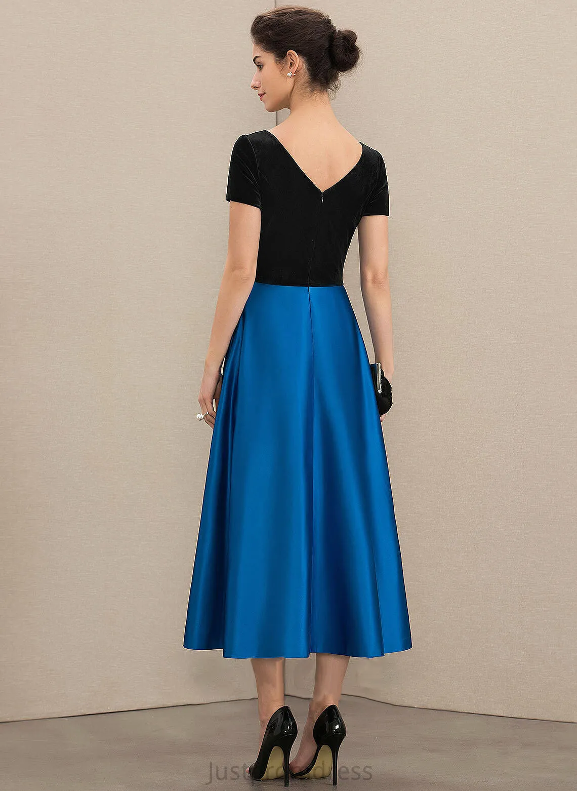 Dress Pockets With the Bride Louise Velvet Tea-Length Scoop of Mother of the Bride Dresses Satin Neck Mother A-Line