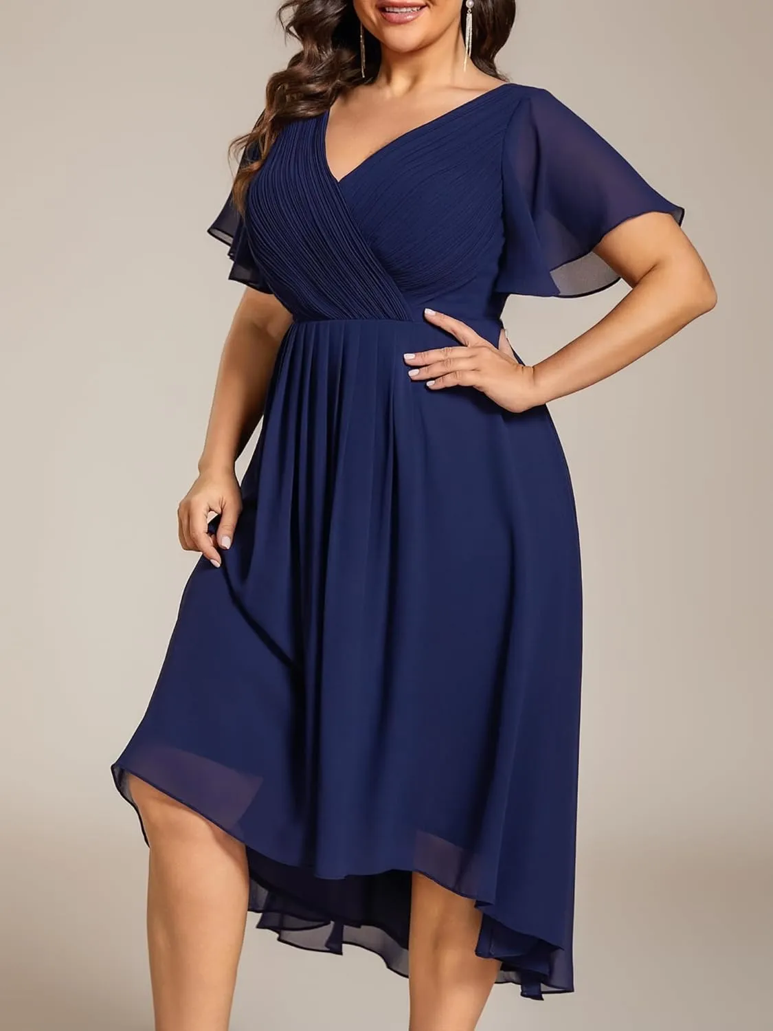 Ever-Pretty Plus Women‘s Short Sleeves V Neck A Line Chiffon Knee Length Plus Size Cocktail Dress for Curvy Women