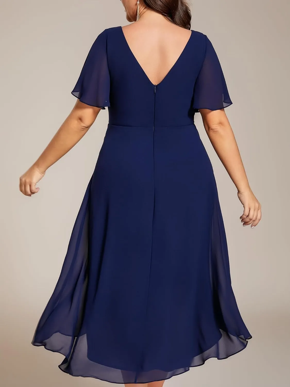Ever-Pretty Plus Women‘s Short Sleeves V Neck A Line Chiffon Knee Length Plus Size Cocktail Dress for Curvy Women