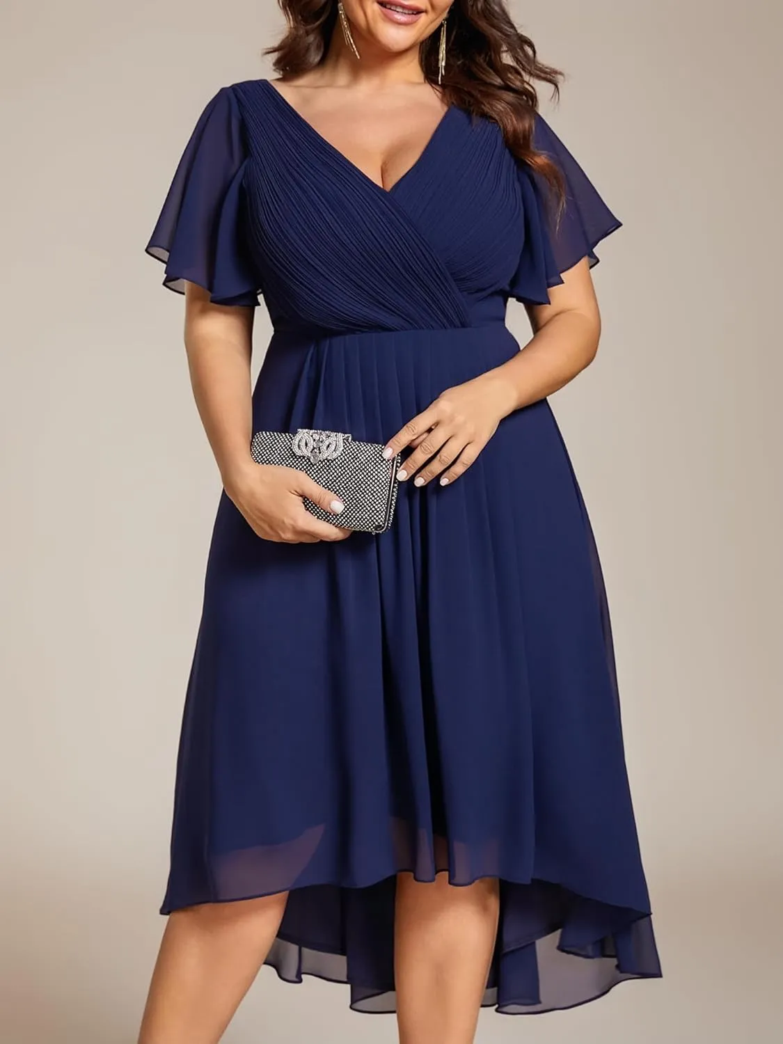 Ever-Pretty Plus Women‘s Short Sleeves V Neck A Line Chiffon Knee Length Plus Size Cocktail Dress for Curvy Women